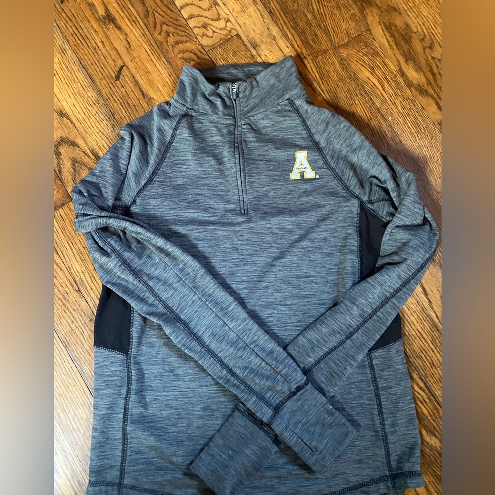 Colosseum athletic quarter zip. Excellent condition.